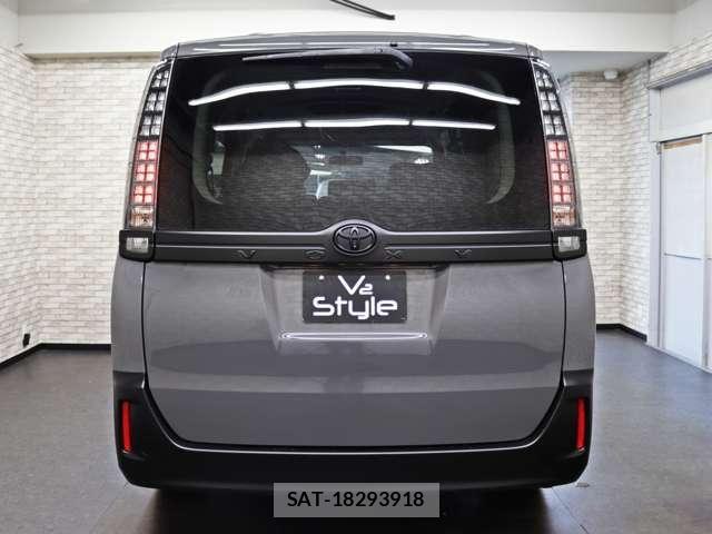 Toyota VOXY 2014-08 8415747-2