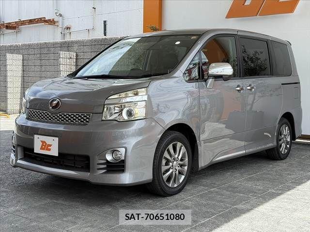 Toyota VOXY 2013-06 8415767-9
