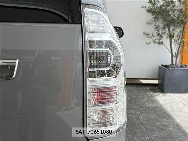 Toyota VOXY 2013-06 8415767-16
