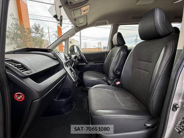 Toyota VOXY 2013-06 8415767-18