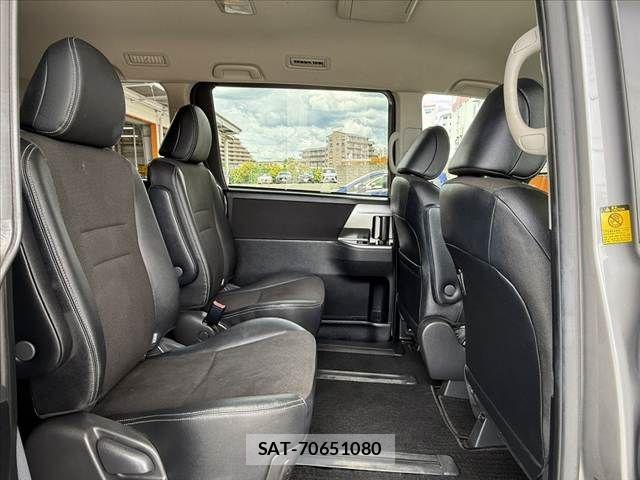 Toyota VOXY 2013-06 8415767-19