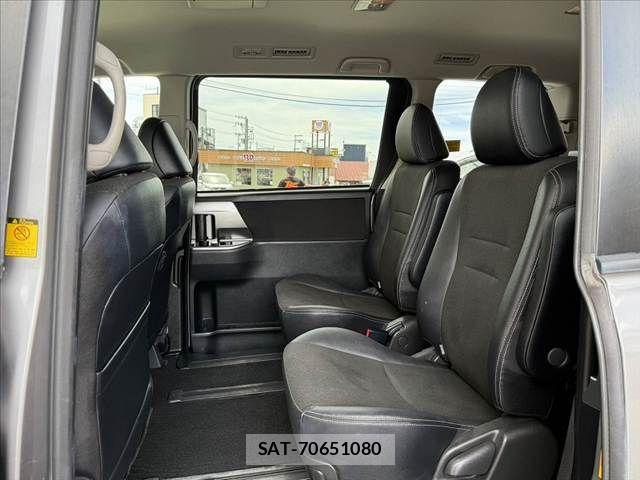 Toyota VOXY 2013-06 8415767-20