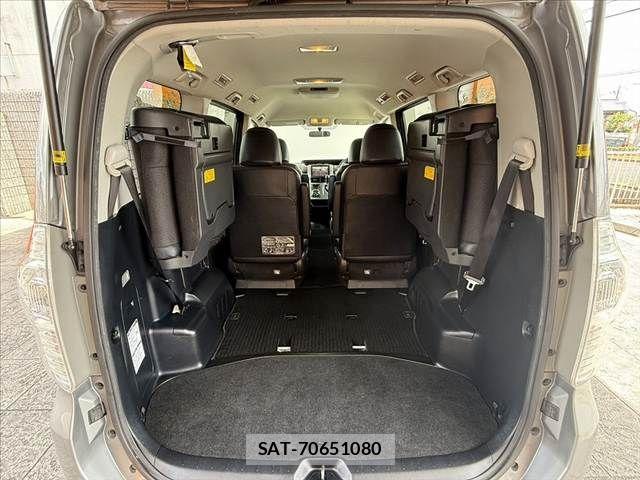 Toyota VOXY 2013-06 8415767-22