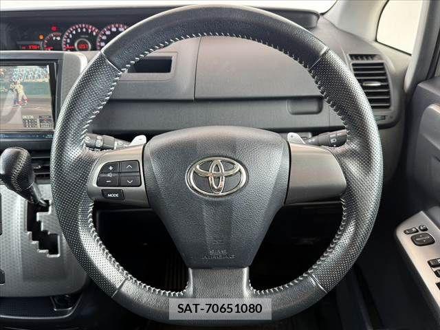 Toyota VOXY 2013-06 8415767-26