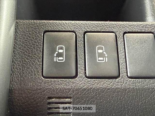 Toyota VOXY 2013-06 8415767-28