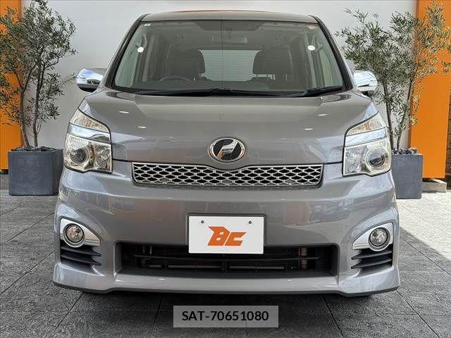 Toyota VOXY 2013-06 8415767-8