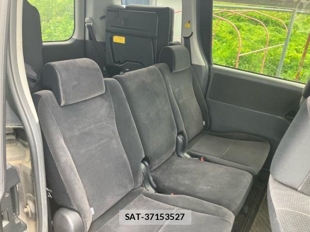Toyota VOXY 2010-02 8415781-9