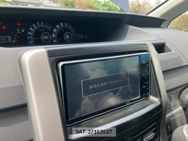 Toyota VOXY 2010-02 8415781-11