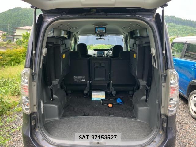 Toyota VOXY 2010-02 8415781-14