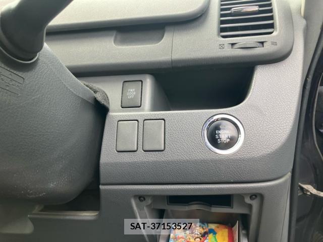 Toyota VOXY 2010-02 8415781-5