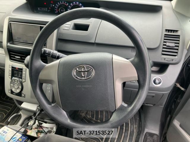 Toyota VOXY 2010-02 8415781-6