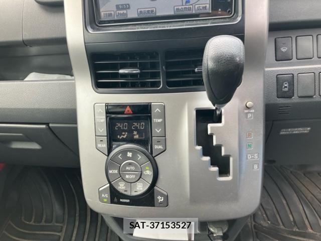 Toyota VOXY 2010-02 8415781-7