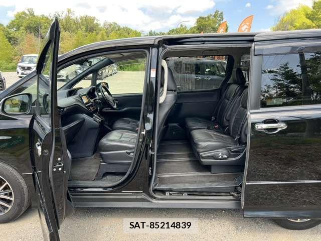 Toyota VOXY 2017-06 8415749-6