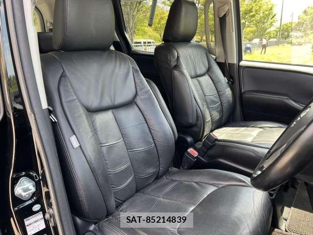 Toyota VOXY 2017-06 8415749-8