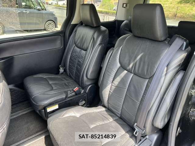 Toyota VOXY 2017-06 8415749-11