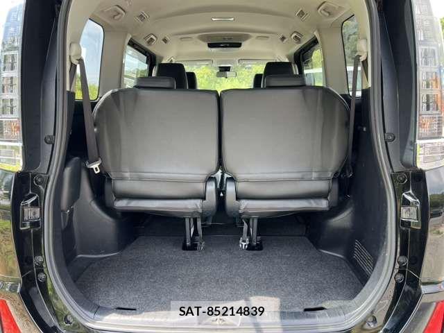 Toyota VOXY 2017-06 8415749-13