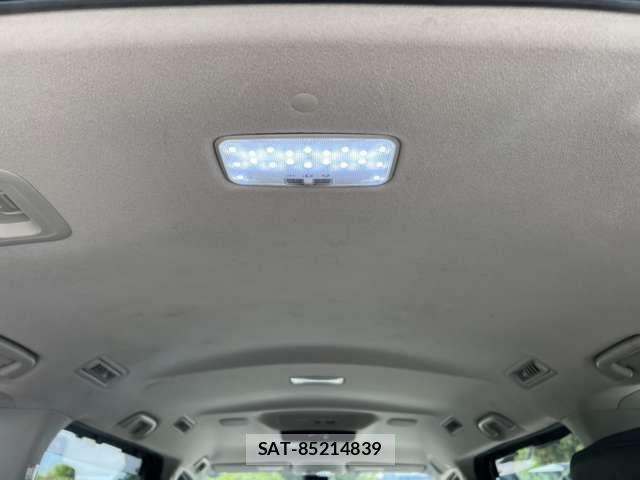 Toyota VOXY 2017-06 8415749-15