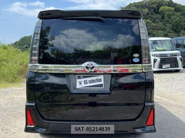 Toyota VOXY 2017-06 8415749-4