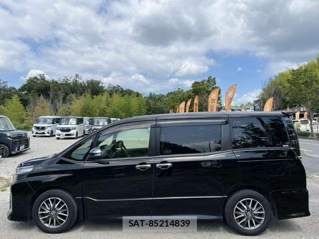 Toyota VOXY 2017-06 8415749-5