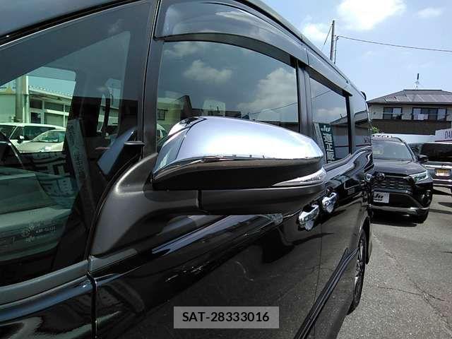 Toyota VOXY 2016-11 8415746-13