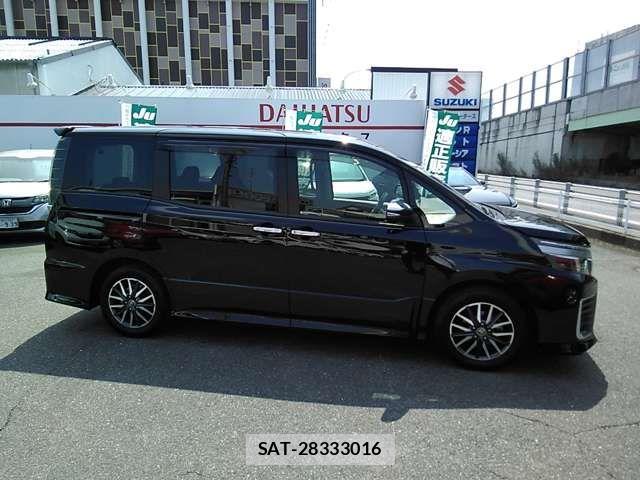 Toyota VOXY 2016-11 8415746-7
