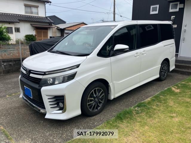 Toyota VOXY 2014-04 8415754-0