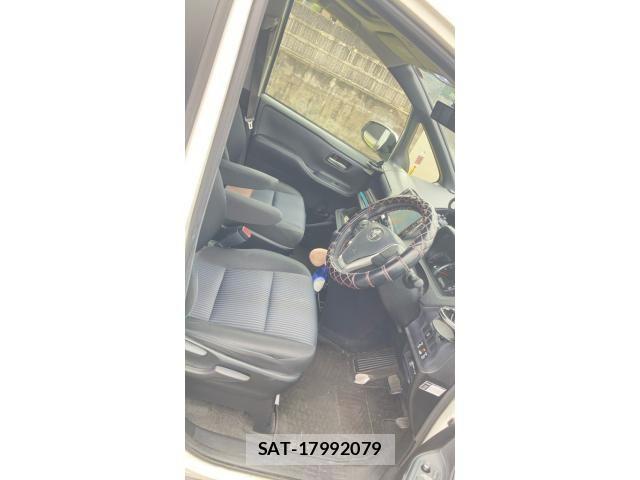 Toyota VOXY 2014-04 8415754-9