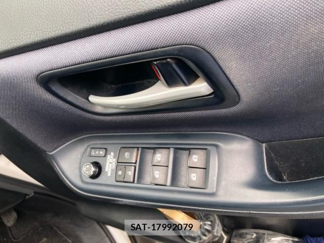 Toyota VOXY 2014-04 8415754-10