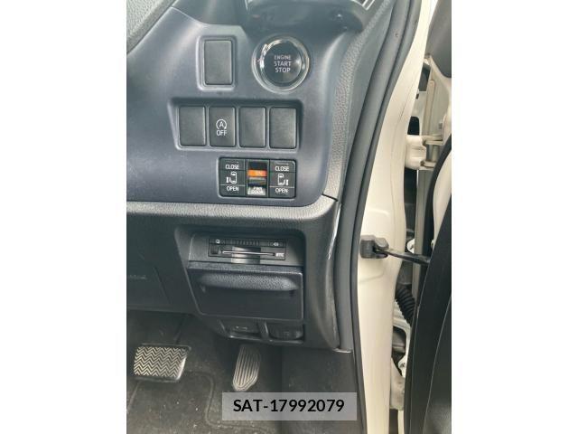Toyota VOXY 2014-04 8415754-11