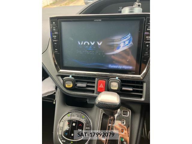 Toyota VOXY 2014-04 8415754-13