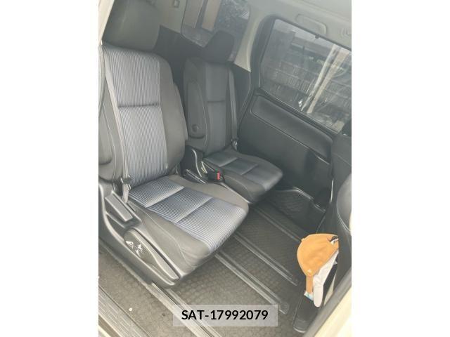 Toyota VOXY 2014-04 8415754-24