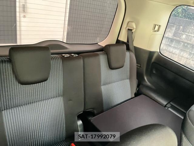 Toyota VOXY 2014-04 8415754-25