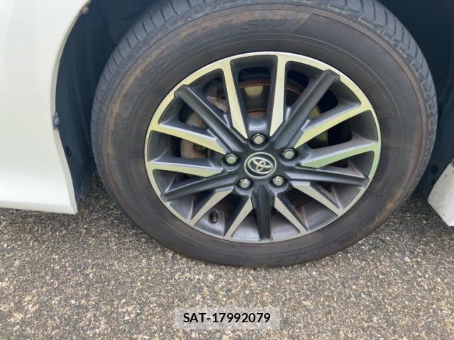 Toyota VOXY 2014-04 8415754-2