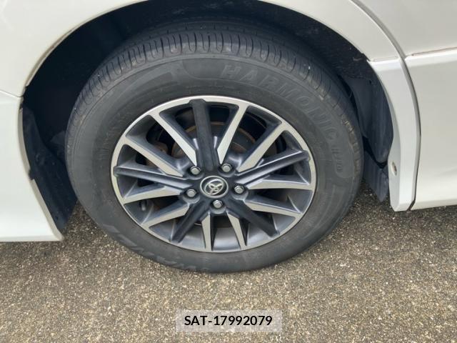 Toyota VOXY 2014-04 8415754-3
