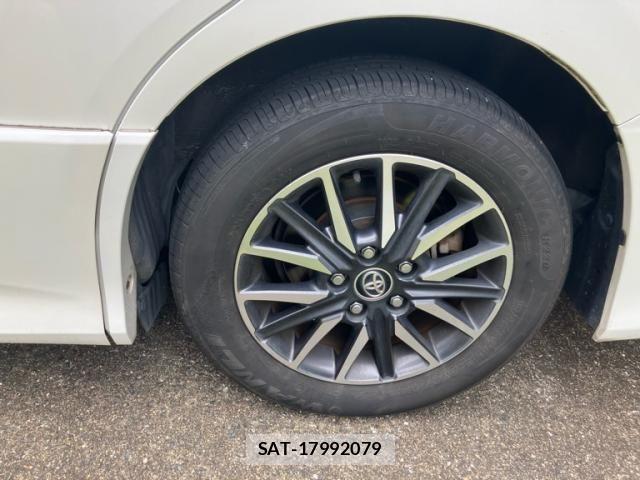Toyota VOXY 2014-04 8415754-5