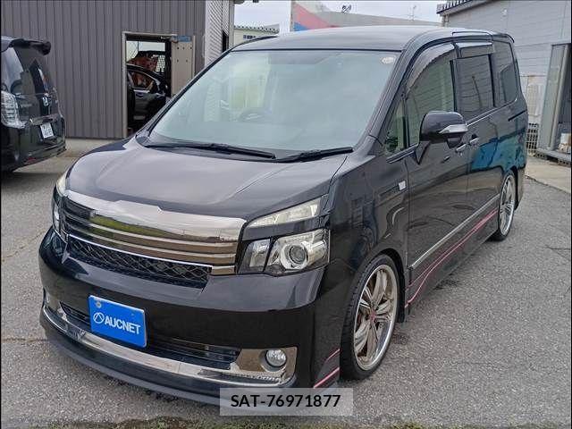 Toyota VOXY 2013-12 8415750-0