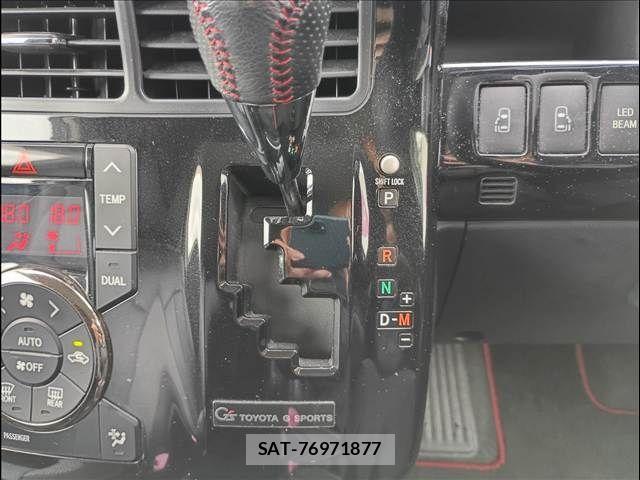 Toyota VOXY 2013-12 8415750-9