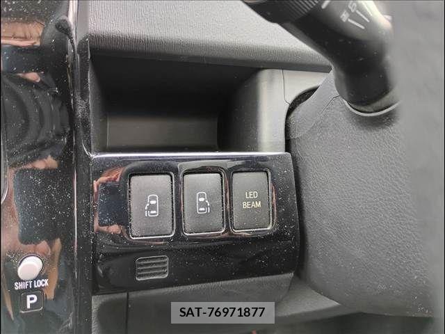 Toyota VOXY 2013-12 8415750-10
