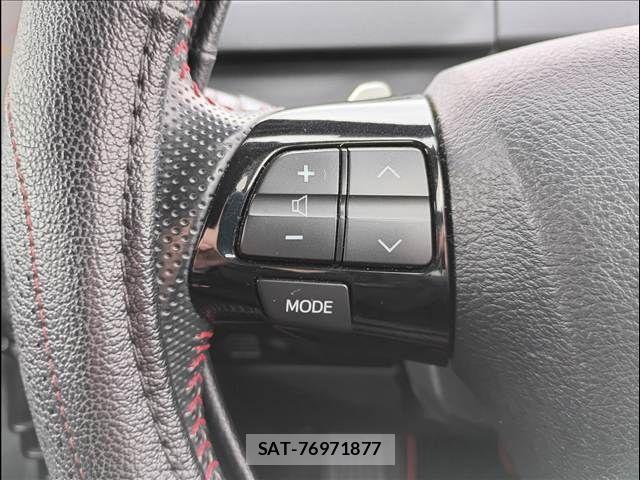Toyota VOXY 2013-12 8415750-11