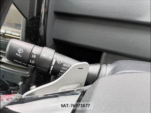 Toyota VOXY 2013-12 8415750-12