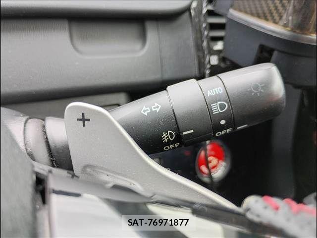 Toyota VOXY 2013-12 8415750-13