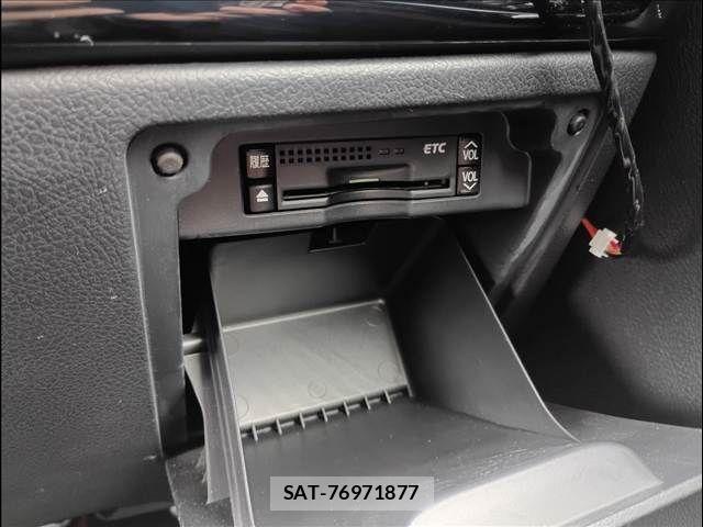 Toyota VOXY 2013-12 8415750-15
