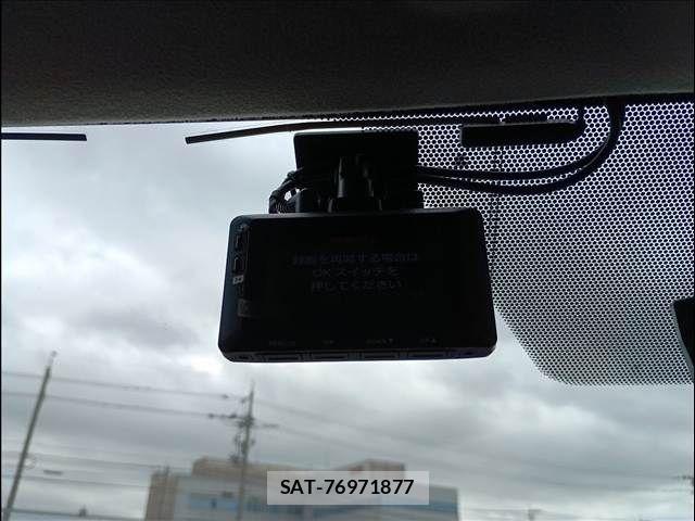 Toyota VOXY 2013-12 8415750-16