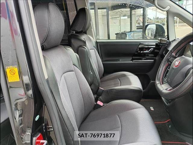 Toyota VOXY 2013-12 8415750-18