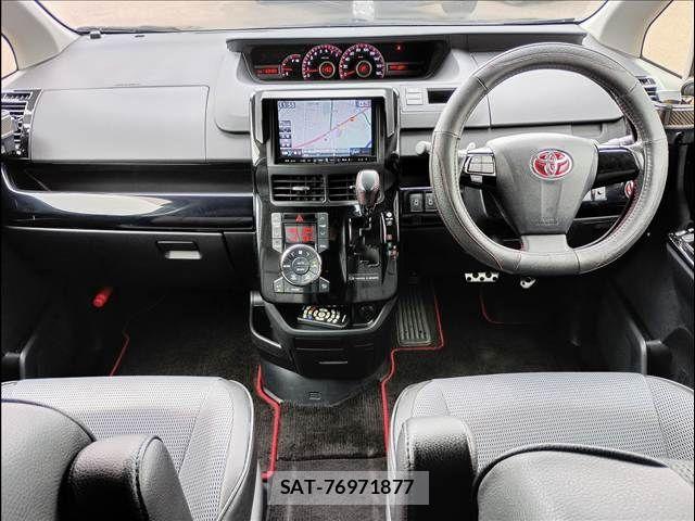 Toyota VOXY 2013-12 8415750-1