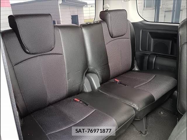 Toyota VOXY 2013-12 8415750-20