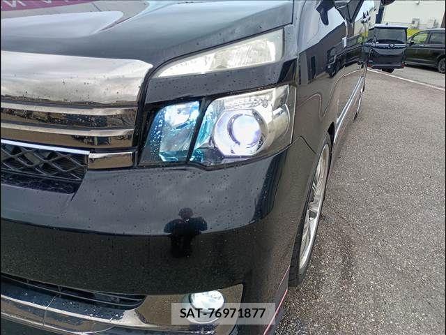 Toyota VOXY 2013-12 8415750-23