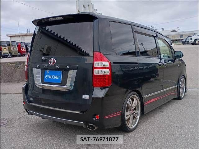 Toyota VOXY 2013-12 8415750-2