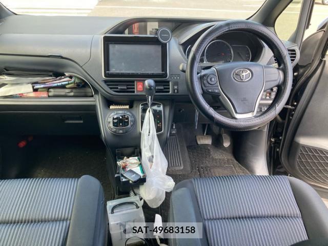 Toyota VOXY 2014-03 8415752-9