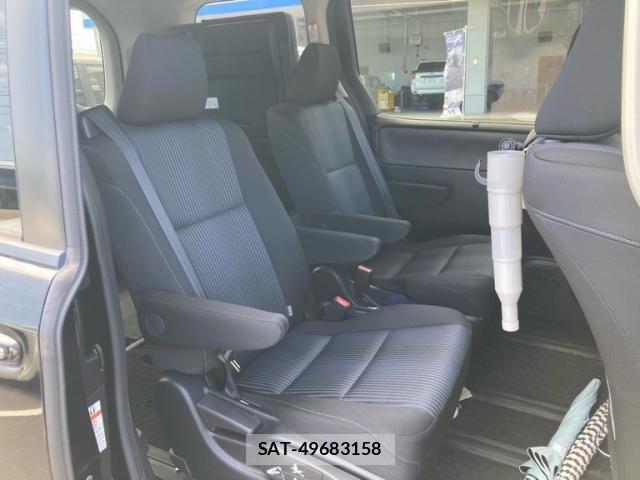 Toyota VOXY 2014-03 8415752-11